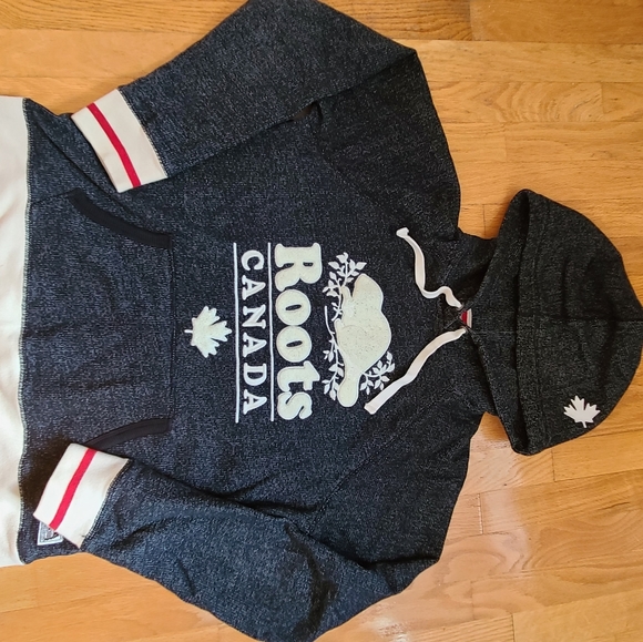 SOLD Roots cabin hoodie - Picture 2 of 4